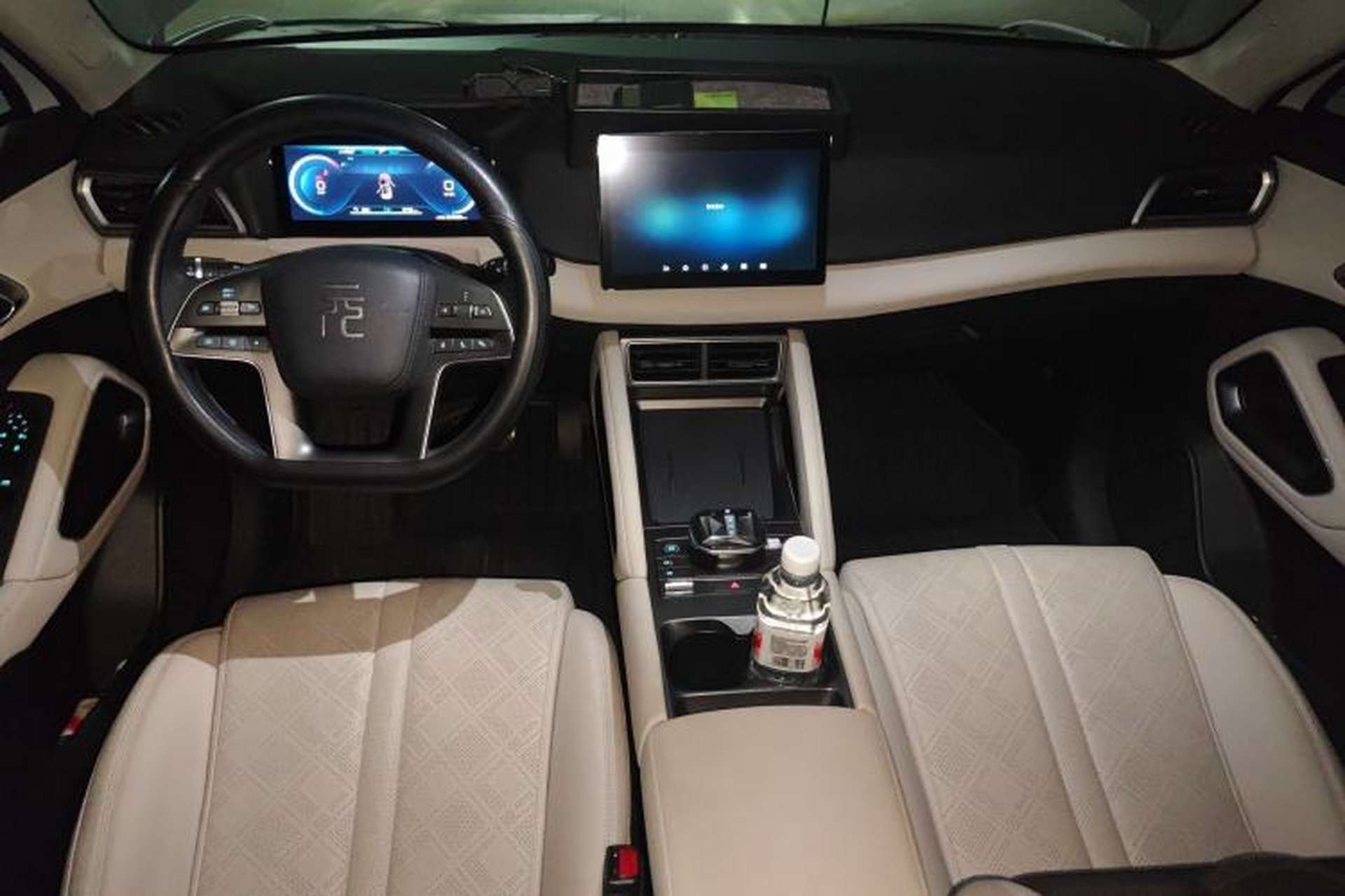 Used BYD Yuan UP 2024 401 km Active Version Center Console
