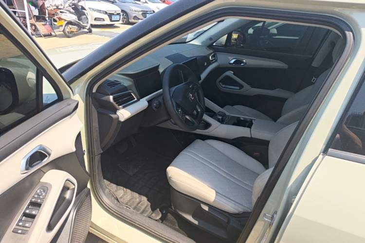 Used BYD Yuan UP 2024 401 km Active Version Driver Seat