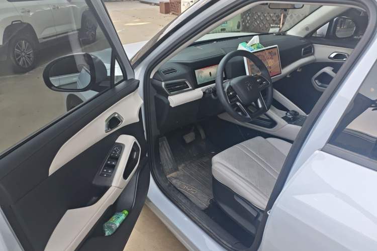 Used BYD Yuan UP 2024 401KM Leading Edition Driver Seat