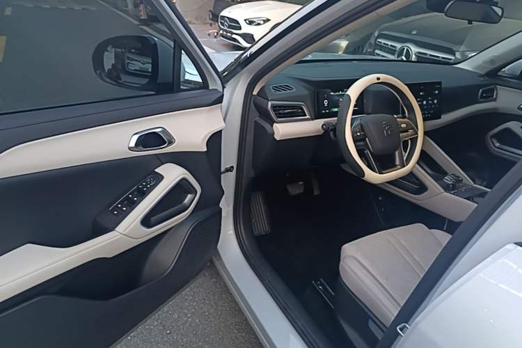Used BYD Yuan UP 2024 401 km Active Version Driver Seat