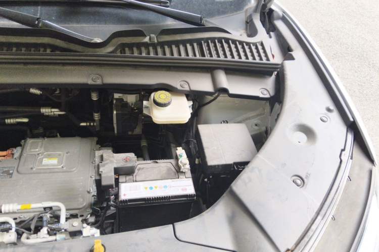 Used BYD Yuan UP 2024 401KM Leading Edition Engine Bay Left