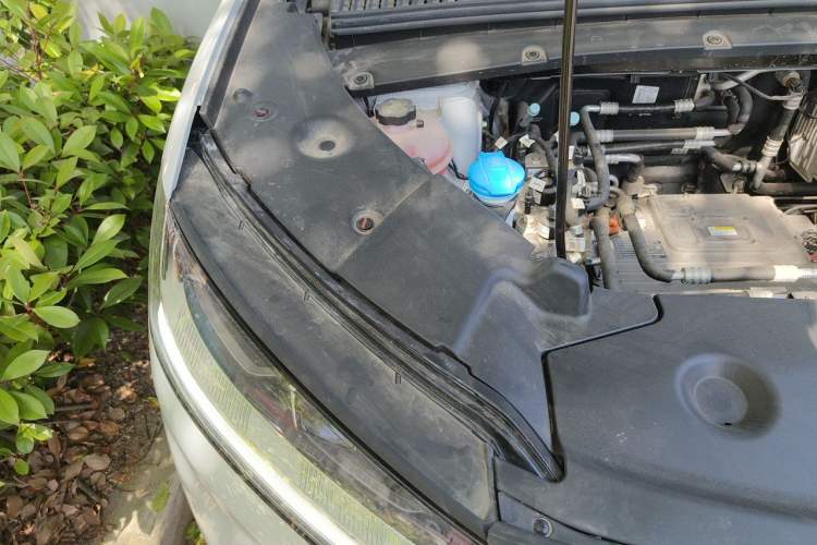 Used BYD Yuan UP 2024 401 km Active Version Engine Bay Right