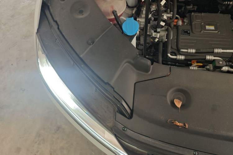 Used BYD Yuan UP 2024 401 km Active Version Engine Bay Right