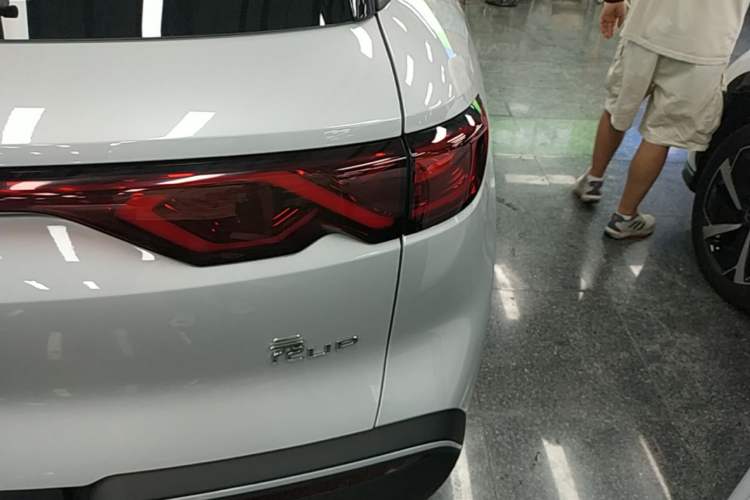 Used BYD Yuan UP 2024 401KM Leading Edition Exterior 3