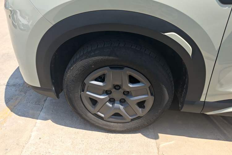Used BYD Yuan UP 2024 401 km Active Version Exterior 4