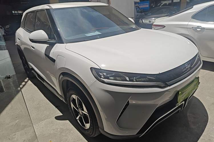 Used BYD Yuan UP 2024 401KM Leading Edition Front Right 45 Deg