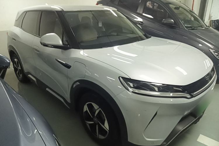 Used BYD Yuan UP 2024 401KM Leading Edition Front Right 45 Deg