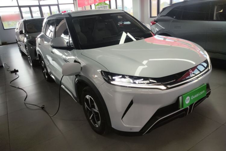 Used BYD Yuan UP 2024 401KM Leading Edition Front Right 45 Deg