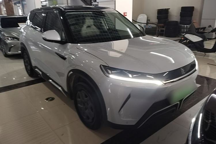 Used BYD Yuan UP 2024 401 km Active Version Front Right 45 Deg
