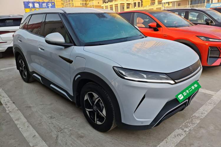 Used BYD Yuan UP 2024 401KM Leading Edition Front Right 45 Deg