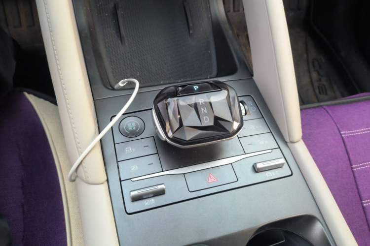 Used BYD Yuan UP 2024 401 km Active Version Gear Lever
