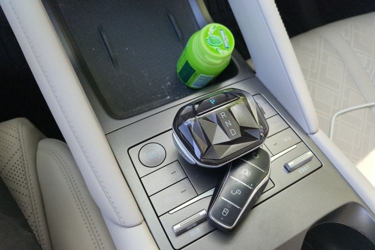 Used BYD Yuan UP 2024 401 km Active Version Gear Lever