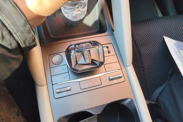 Used BYD Yuan UP 2024 301KM Leading Edition Gear Lever