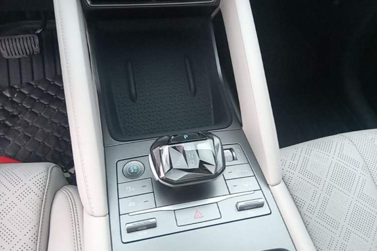 Used BYD Yuan UP 2024 401KM Beyond Edition Gear Lever