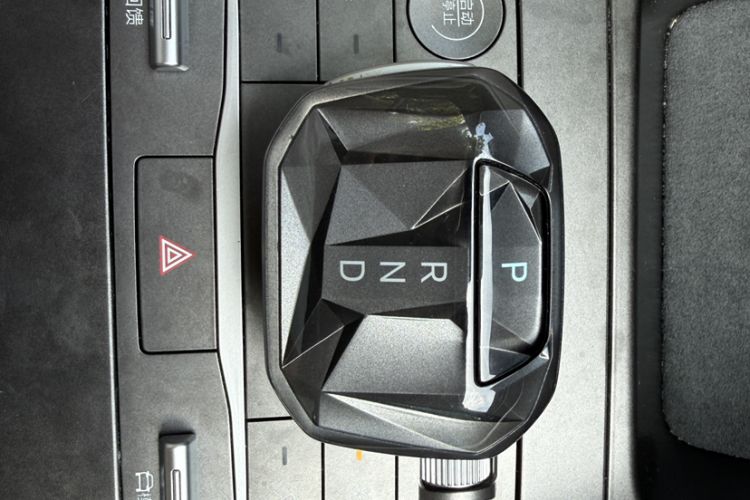 Used BYD Yuan UP 2024 401KM Beyond Edition Gear Lever