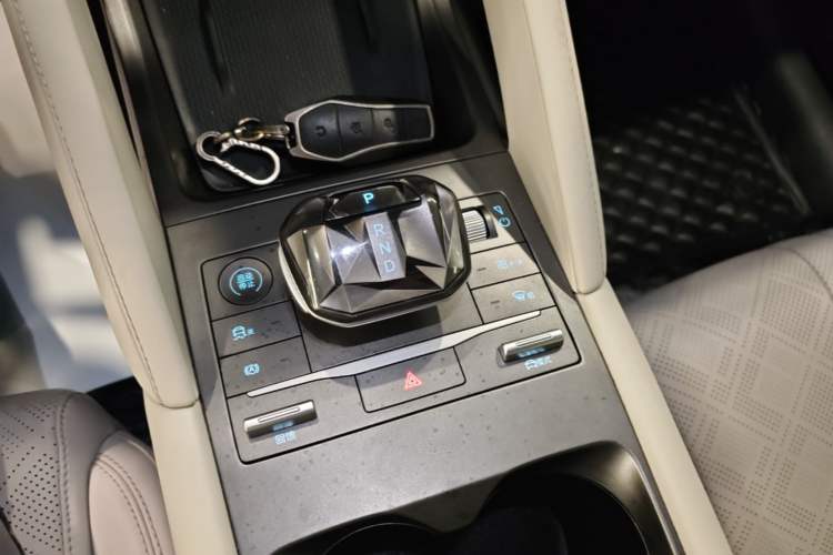 Used BYD Yuan UP 2024 401KM Leading Edition Gear Lever
