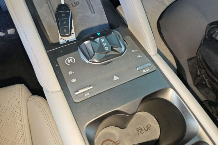 Used BYD Yuan UP 2024 401KM Beyond Edition Gear Lever