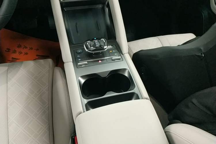 Used BYD Yuan UP 2024 401KM Leading Edition Gear Lever