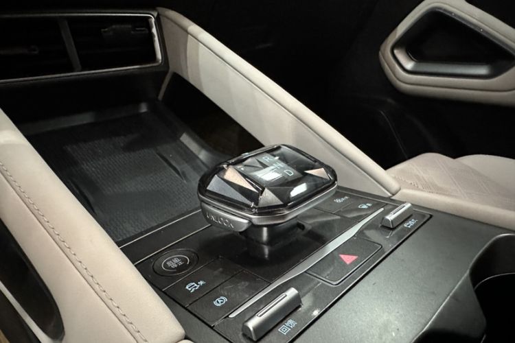 Used BYD Yuan UP 2024 401 km Active Version Gear Lever