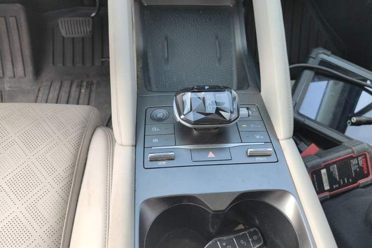 Used BYD Yuan UP 2024 401 km Active Version Gear Lever