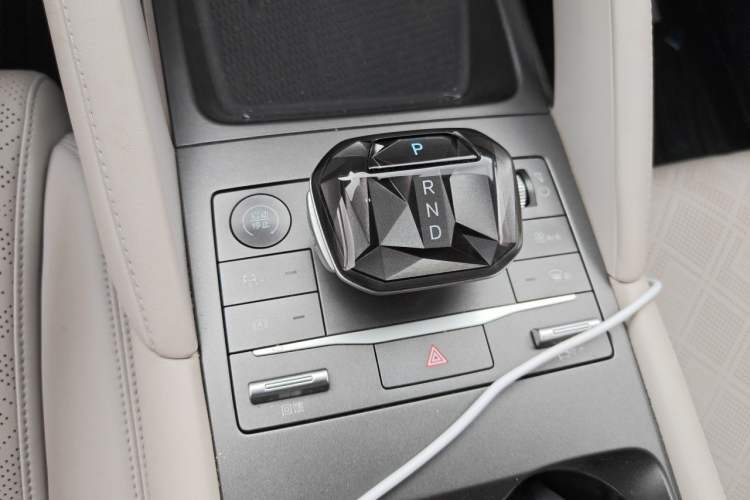 Used BYD Yuan UP 2024 401 km Active Version Gear Lever
