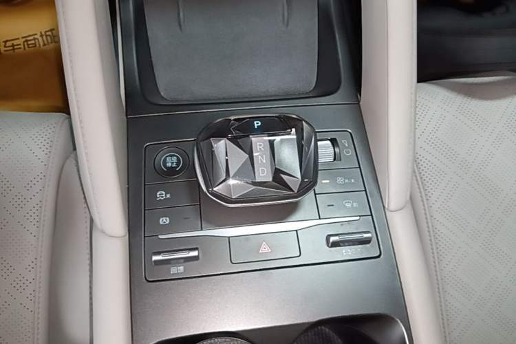 Used BYD Yuan UP 2024 401KM Beyond Edition Gear Lever