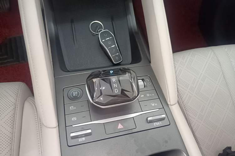 Used BYD Yuan UP 2024 401KM Leading Edition Gear Lever