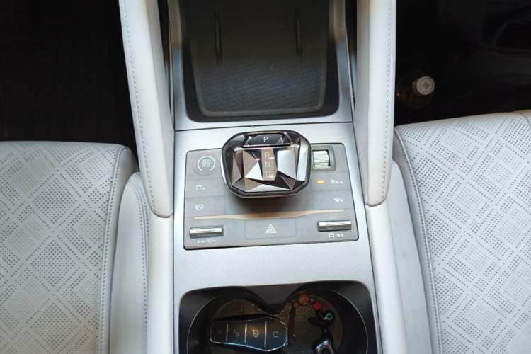 Used BYD Yuan UP 2024 401 km Active Version Gear Lever
