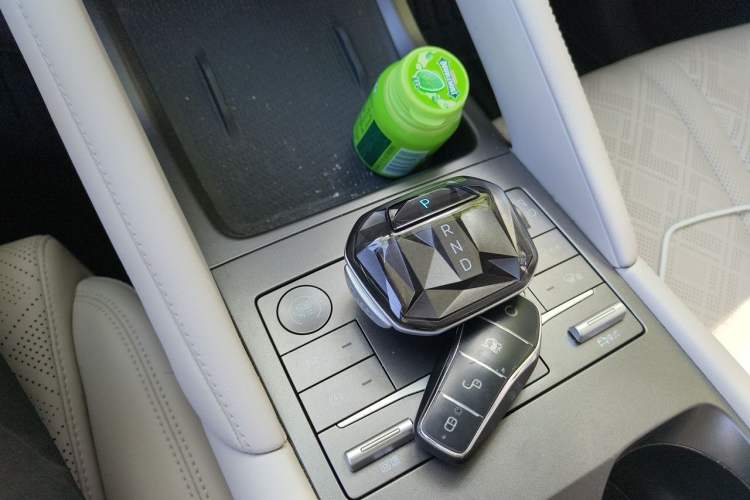 Used BYD Yuan UP 2024 401 km Active Version Gear Lever
