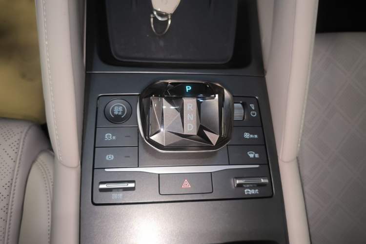 Used BYD Yuan UP 2024 401KM Leading Edition Gear Lever