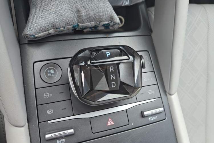 Used BYD Yuan UP 2024 401 km Active Version Gear Lever