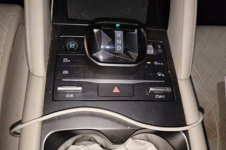 Used BYD Yuan UP 2024 401 km Active Version Gear Lever