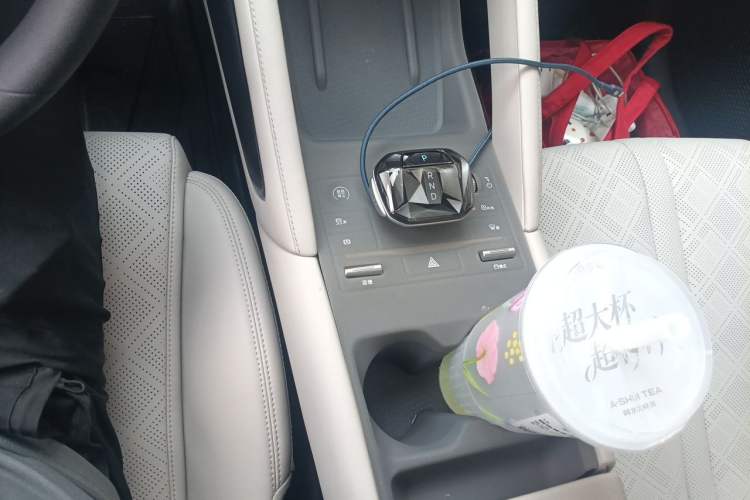 Used BYD Yuan UP 2024 401 km Active Version Gear Lever