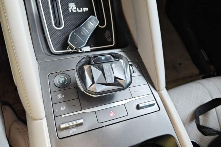 Used BYD Yuan UP 2024 401 km Active Version Gear Lever