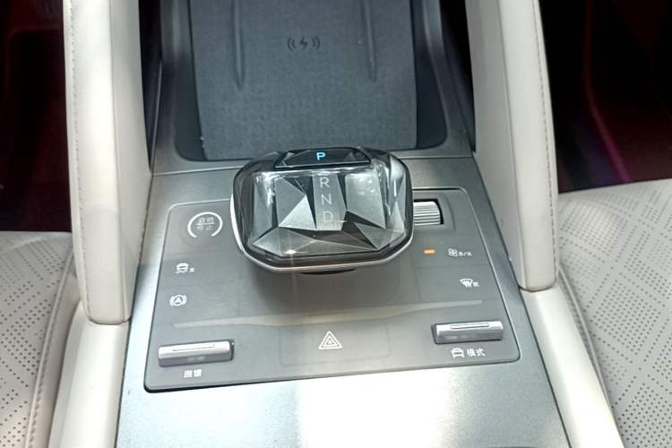 Used BYD Yuan UP 2024 401KM Beyond Edition Gear Lever