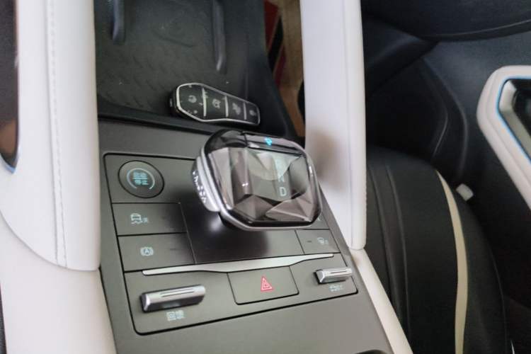 Used BYD Yuan UP 2024 401KM Beyond Edition Gear Lever