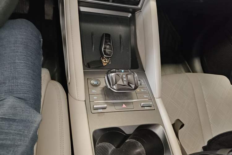 Used BYD Yuan UP 2024 401KM Leading Edition Gear Lever