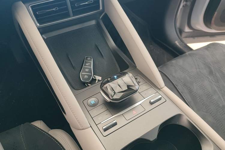 Used BYD Yuan UP 2024 401KM Leading Edition Gear Lever