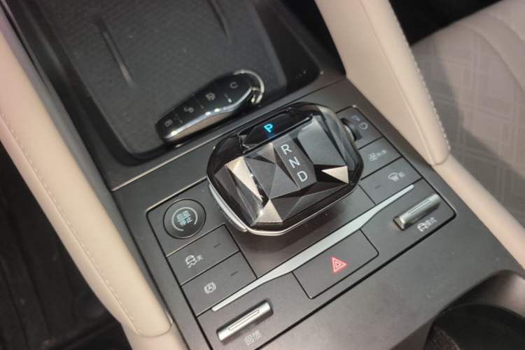 Used BYD Yuan UP 2024 401KM Leading Edition Gear Lever