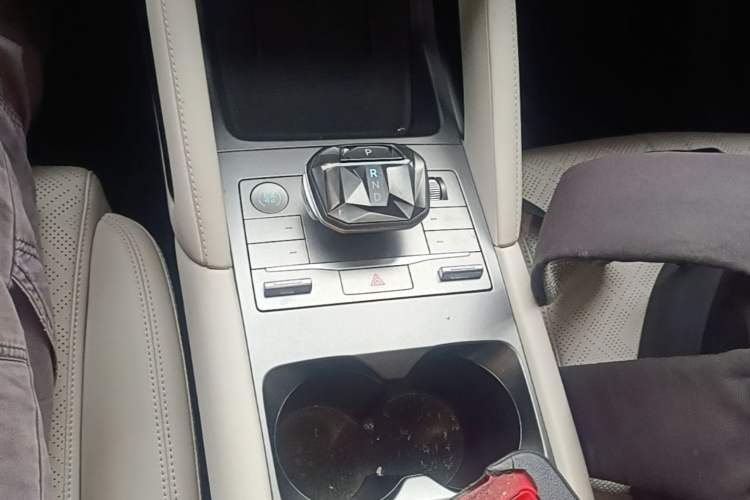 Used BYD Yuan UP 2024 401KM Leading Edition Gear Lever