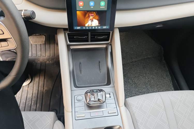 Used BYD Yuan UP 2024 401 km Active Version Gear Lever