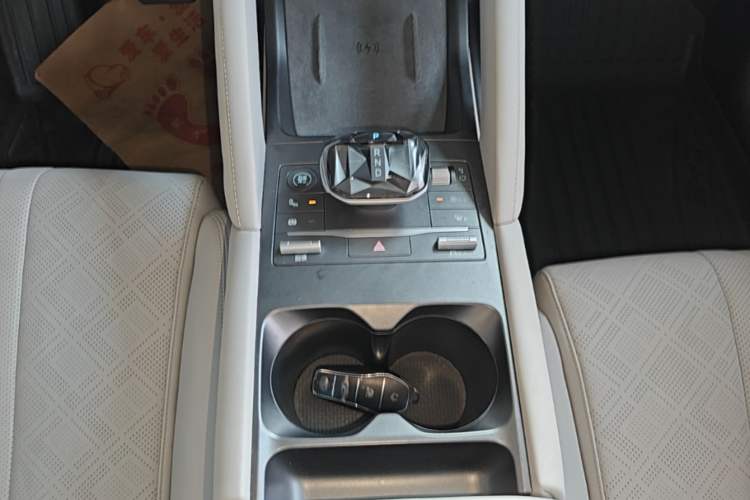 Used BYD Yuan UP 2024 401KM Beyond Edition Gear Lever