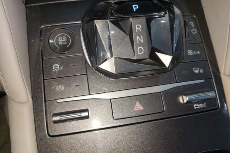 Used BYD Yuan UP 2024 401KM Leading Edition Gear Lever