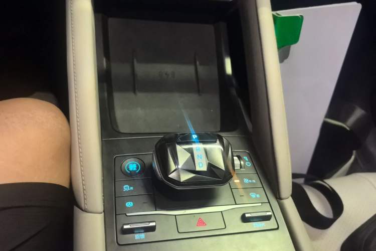 Used BYD Yuan UP 2024 401KM Beyond Edition Gear Lever