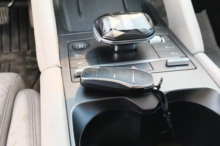 Used BYD Yuan UP 2024 401 km Active Version Gear Lever
