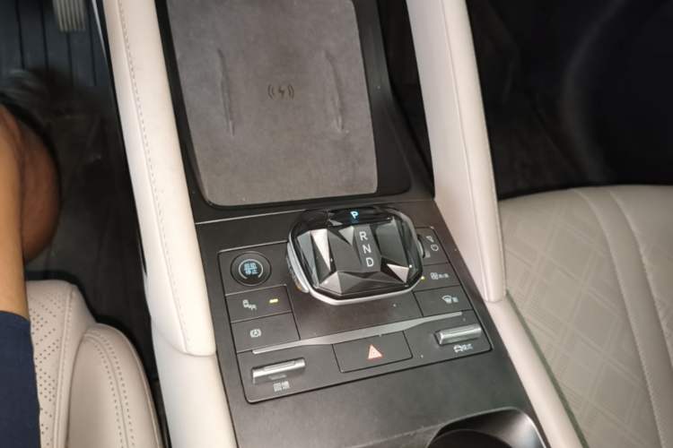 Used BYD Yuan UP 2024 401KM Beyond Edition Gear Lever