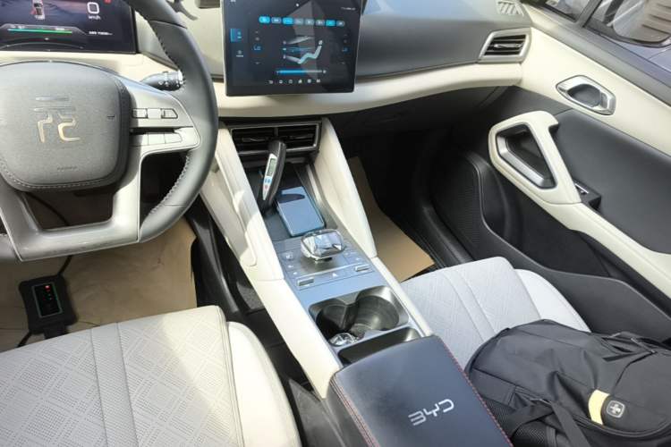 Used BYD Yuan UP 2024 401 km Active Version Gear Lever