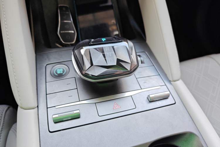 Used BYD Yuan UP 2024 401KM Leading Edition Gear Lever