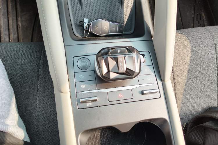 Used BYD Yuan UP 2024 401KM Leading Edition Gear Lever