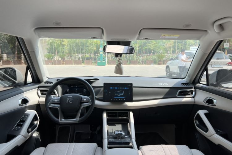Used BYD Yuan UP 2024 301KM Leading Edition Interior 1